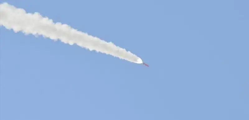 Хуситы выпустили ракету по аэропорту Тель-Авива