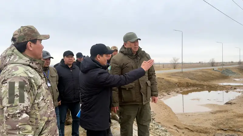 Qanat Bozymbaev Aqtóbe oblysynda sý tasqyny kezeńiniń ótýin tekserdi
