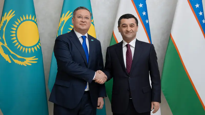 ХИУА. KAZINFORM — Өзбекстанның Хиуа қаласында Қазақстан Республикасы және Өзбекстан Республикасы Сыртқы істер министрлері кеңесінің алғашқы отырысы өтті. Екі елдің мемлекет басшыларының бастамасымен құрылған бұл кеңес — екі ел арасындағы барлық мәселені кешенді қарауға мүмкіндік беретін түбегейлі жаңа формат.