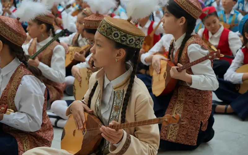Более миллиона детей одновременно исполнили кюи к празднованию Наурыза в Казахстане