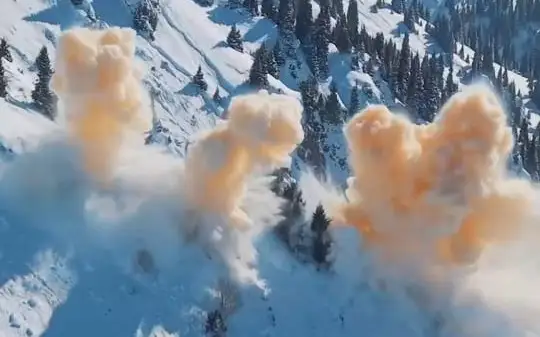 Лавины спускают в горах Алматы