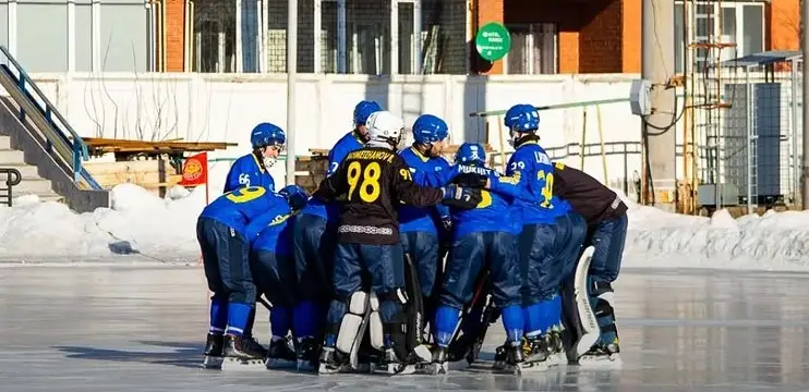 Dopty hokkeı: «Aqjaıyq» fınaldyq oıyndarǵa qatysý úshin Kemerovo qalasyna jol tartty