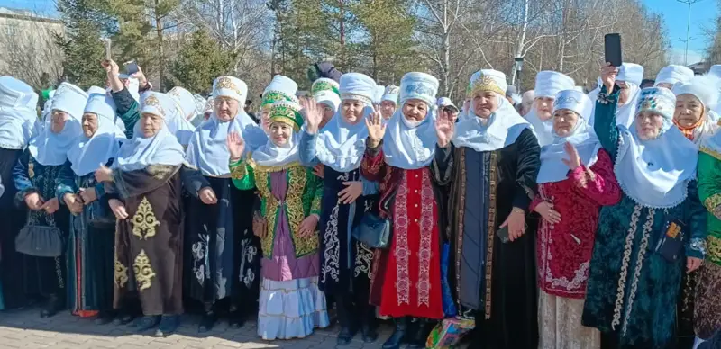 Кокшетауский парад женщин в кимешеках вошел в Книгу рекордов Казахстана