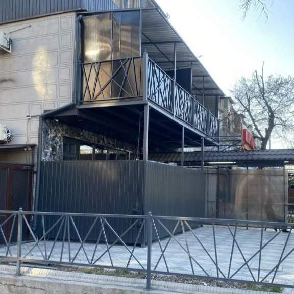 Самовольно построенные балконы в многоэтажках Шымкента сносят Самовольно построенные балконы в многоэтажках Шымкента сносят