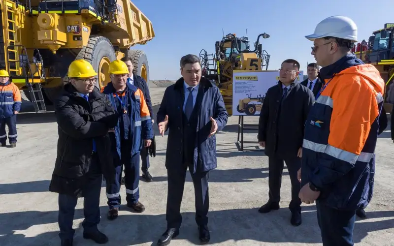 Олжас Бектенов проверил развитие промышленности в Павлодарской области