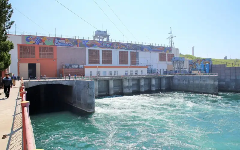 Шардаринская ГЭС в Туркестанской области - нижняя ступень Нарын-Сырдарьинского каскада ГЭС.