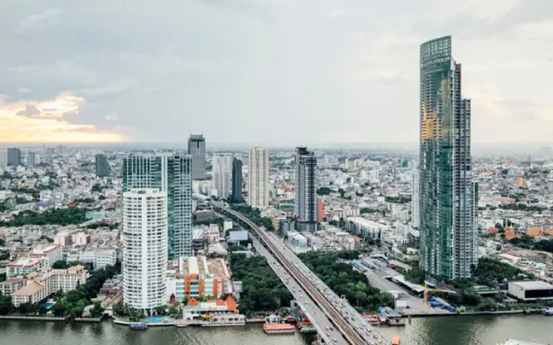 Более 350 школ закрыли в Бангкоке из-за сильного загрязнения воздуха