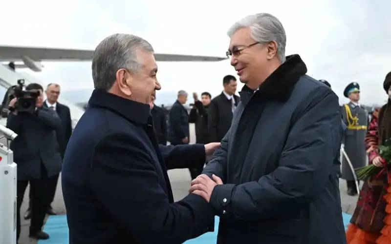 Ўзбекистон Президенти Шавкат Мирзиёев амалий ташриф билан Қозоғистонга келди 