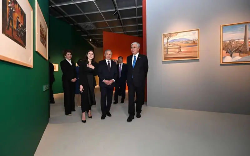 Президенты Казахстана и Узбекистана осмотрели выставку картин Абылхана Кастеева и Урала Тансыкбаева