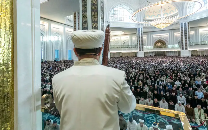 Bas múftı aıt namazyn oqyp, elimizdiń amandyǵy úshin duǵa jasady