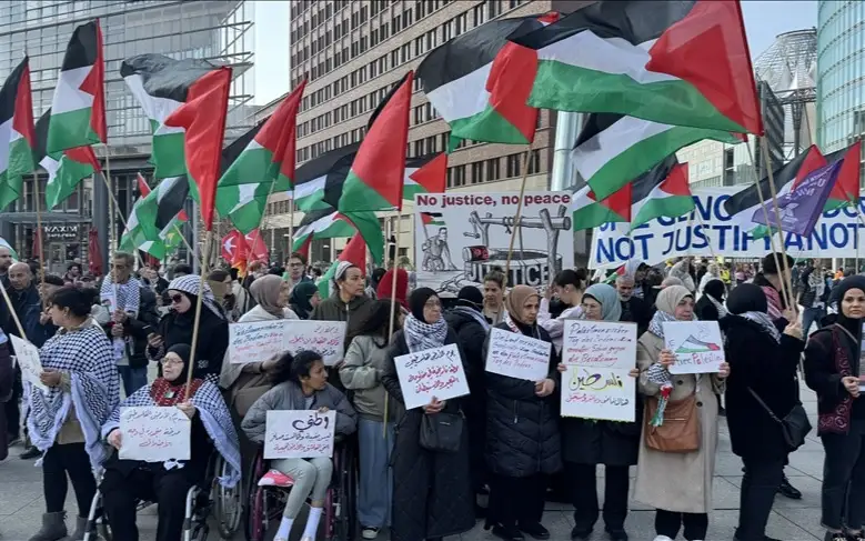 Berlınde Palestınaǵa qoldaý bildirýshiler mıtıngke shyqty