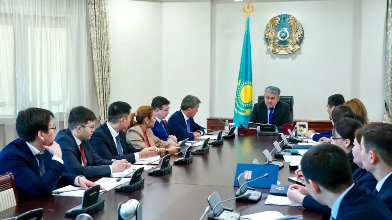 Ермек Кошербаев поручил продолжить активную работу по внедрению технологий ИИ в образовательную систему
