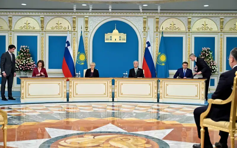 Какие документы были приняты по итогам переговоров между Казахстаном и Словенией