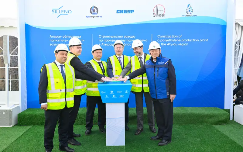 Крупнейший нефтегазохимический проект Казахстана: в Атырау забили первые сваи для полиэтиленового завода