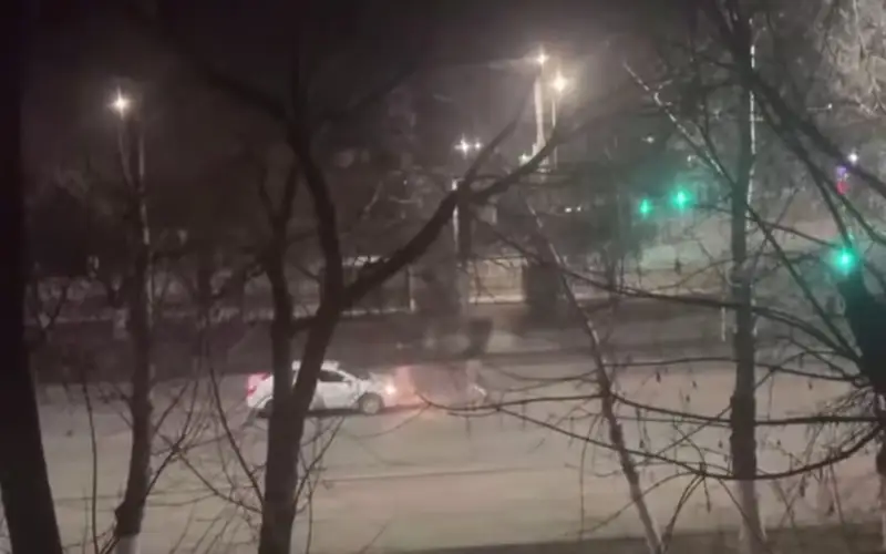 Полицейские ищут парня, станцевавшего лезгинку на дороге в Павлодаре