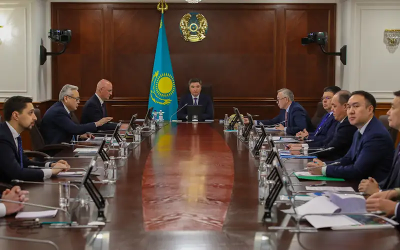 Премьер-министр поручил ускорить цифровизацию госуслуг в Казахстане 