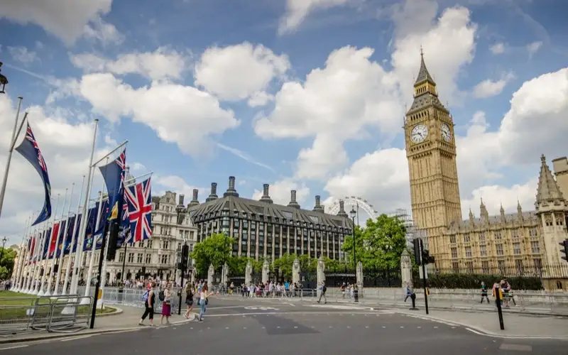 Еуроодақ азаматтары үшін Ұлыбританияға кіру ақылы болады