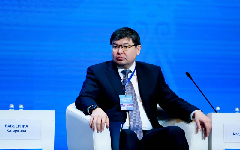 Mádı Takıev