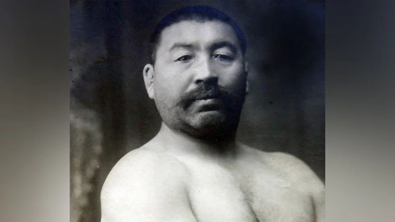 МУНАЙТПАСОВ Хаджимукан