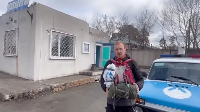 Путешественник, отправившийся автостопом из Индии в Россию, застрял в Казахстане