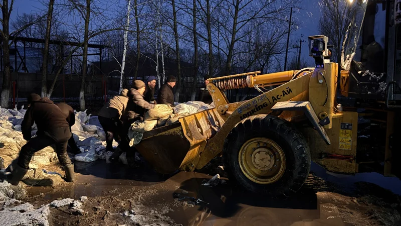 В ликвидации буландынских паводков участвуют спасатели из Кокшетау, Атбасара, Астаны и Караганды