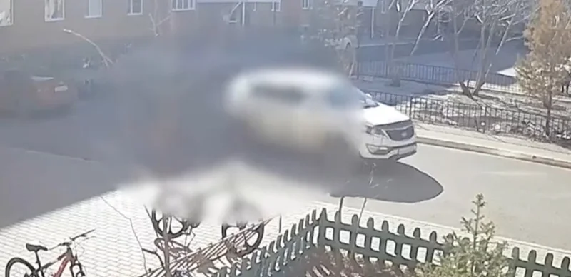 Двухлетняя девочка погибла под колесами автомобиля в Косшы