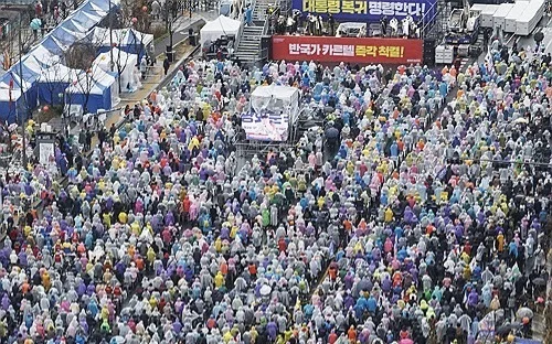 Yoon supporters hold rallies in protest of court ruling on his dismissal