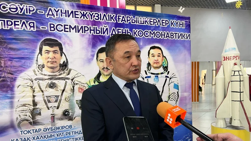 Космонавт Айдын Айымбетов встретился со школьниками в Караганде