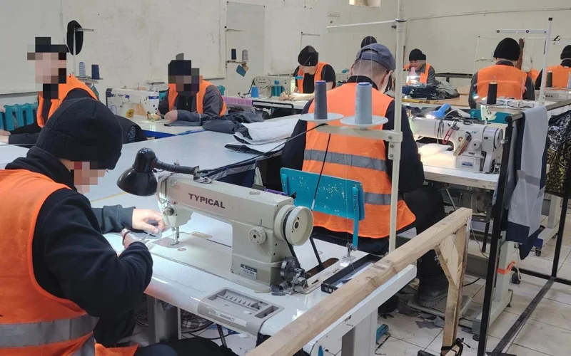 Қызылордада жазасын өтеуші ер адамдар да тігінмен айналысып жүр