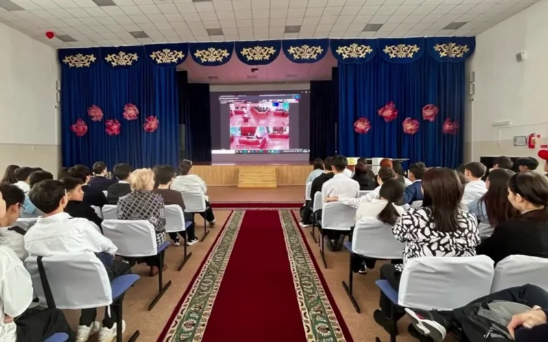 Тысяча школьников из Астаны посетили судебный процесс над сбытчиком психотропных веществ