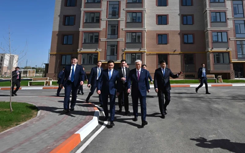 Касым-Жомарт Токаев осмотрел жилой комплекс в микрорайоне «Акжайык»