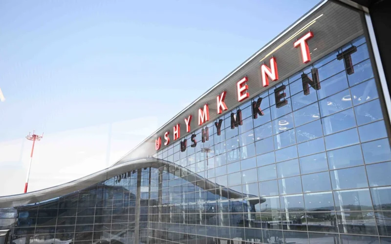 Shymkent áýejaıy avıaotyn satý qyzmetinde negizsiz paıda tapqan