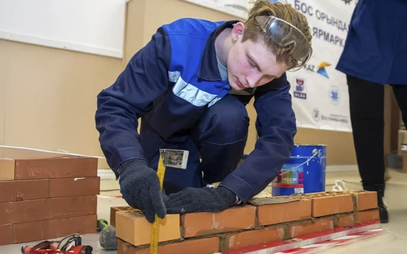 Молодежная практика: 40 тысяч молодых людей получат зарплату за стажировку