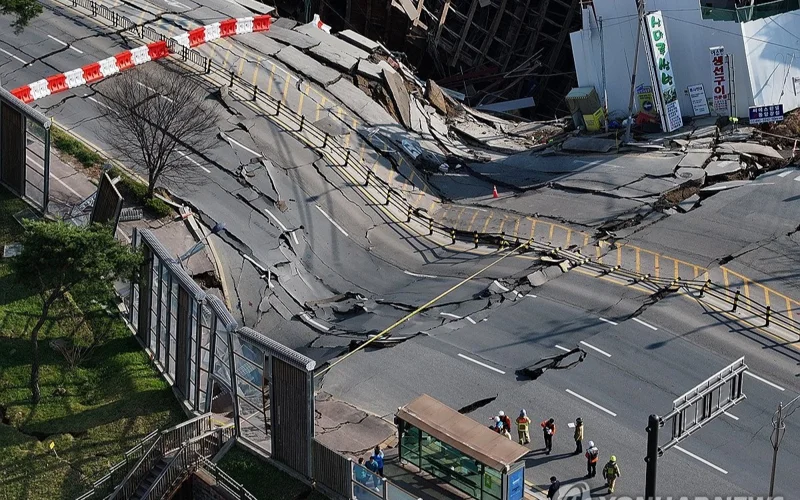 Оңтүстік Кореяның метро құрылысы алаңы опырылып қалды