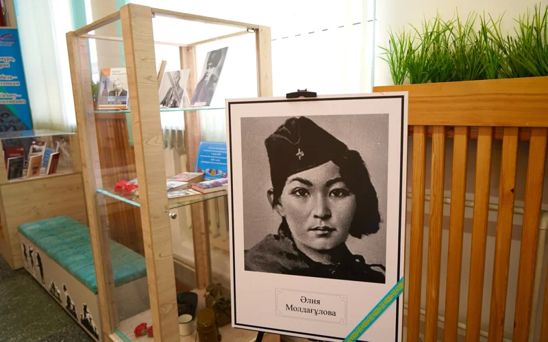 «Ерлік – елге мұра, ұрпаққа ұран» атты кітап көрмесі өтті