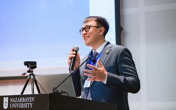 Professor ǵylymdaǵy til áleýeti týraly: Qazaq tilin JI dáýirine beıimdeýimiz kerek