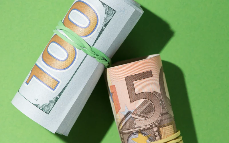 доллары и евро