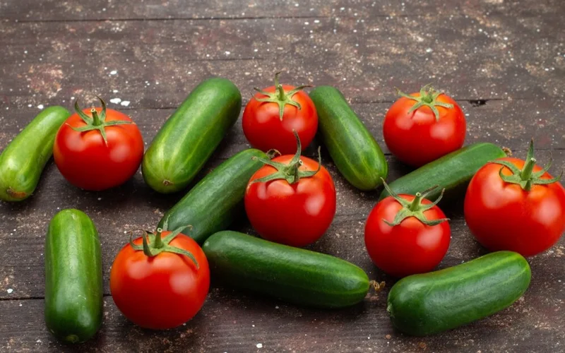 огурцы, помидоры