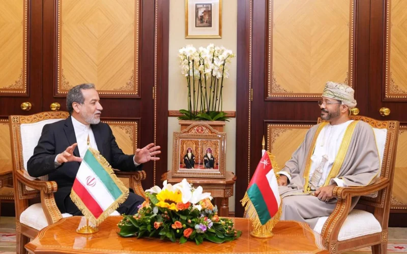 Иран и США начали переговоры по ядерной программе в Омане