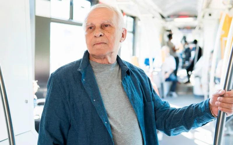 пожилые в транспорте, проезд, льготники, пенсионеры