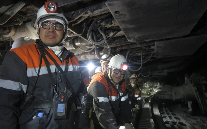 Глава МЧС  Чингис Аринов спустился в шахту