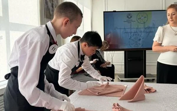 Подростки с особыми потребностями соревновались в ресторанном деле в Караганде