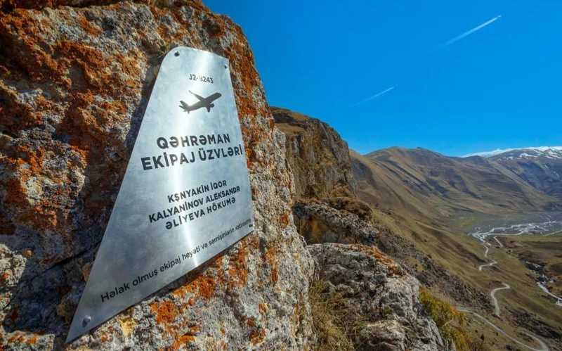 В Азербайджане увековечили память жертв авиакатастрофы самолета AZAL