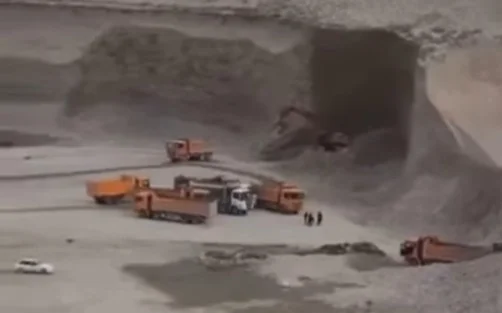 В Алматинской области приостановили работу карьера близ дороги