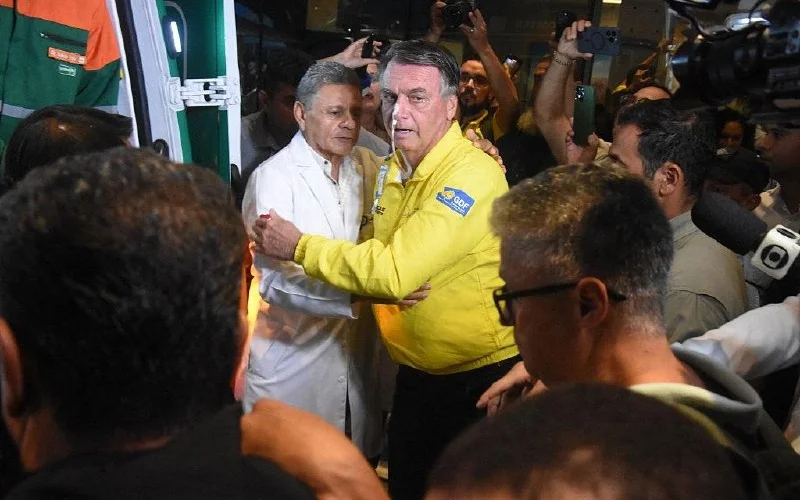 Бразилияның экс президенті Жаир Болсонаруға ота жасалды