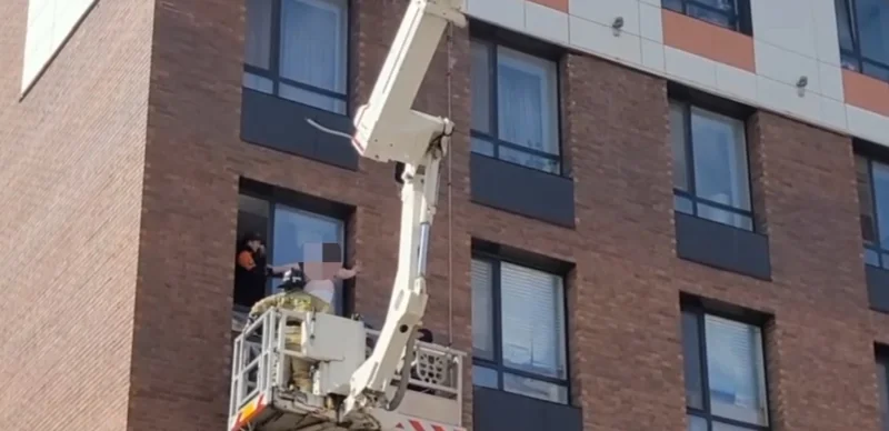 В Астане спасатели МЧС предотвратили суицид