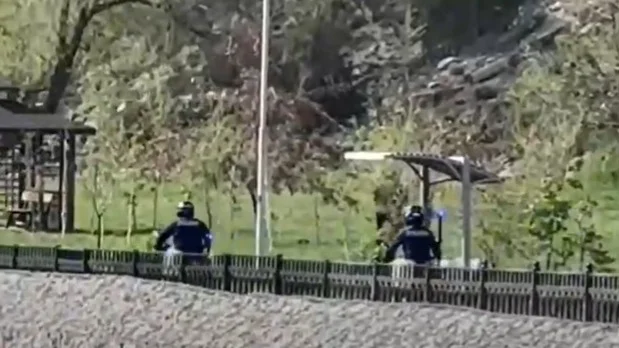 Almatyda polıtseılerden qashqan moped ustaldy