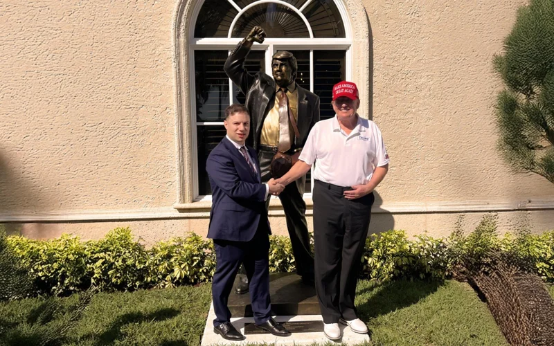 Дональду Трампу подарили памятник в его честь