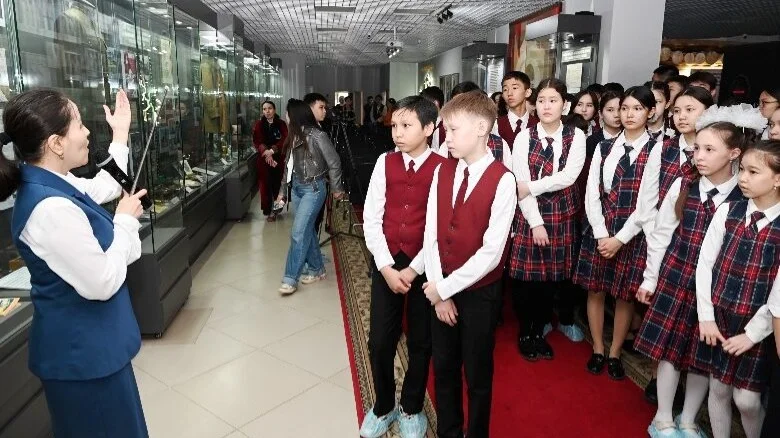 Álııa Moldaǵulovanyń 100 jyldyǵy