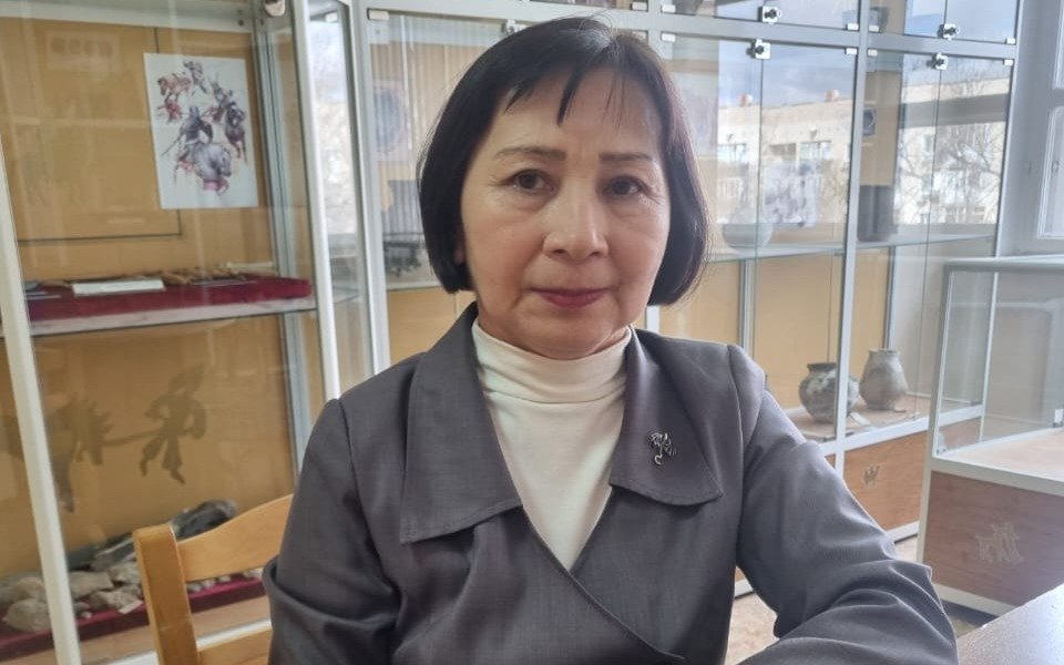 Минетші қыздың алдыңғы тістерін алу